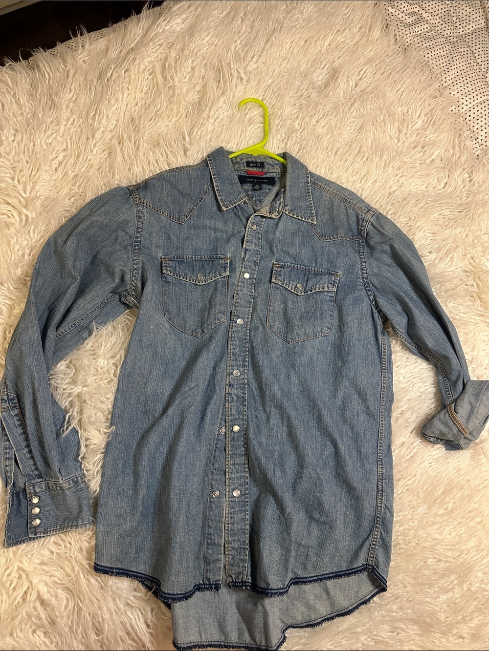 Tommy Hilfiger Men’s Vintage Trim Fit Pearl Snap Denim Shirt